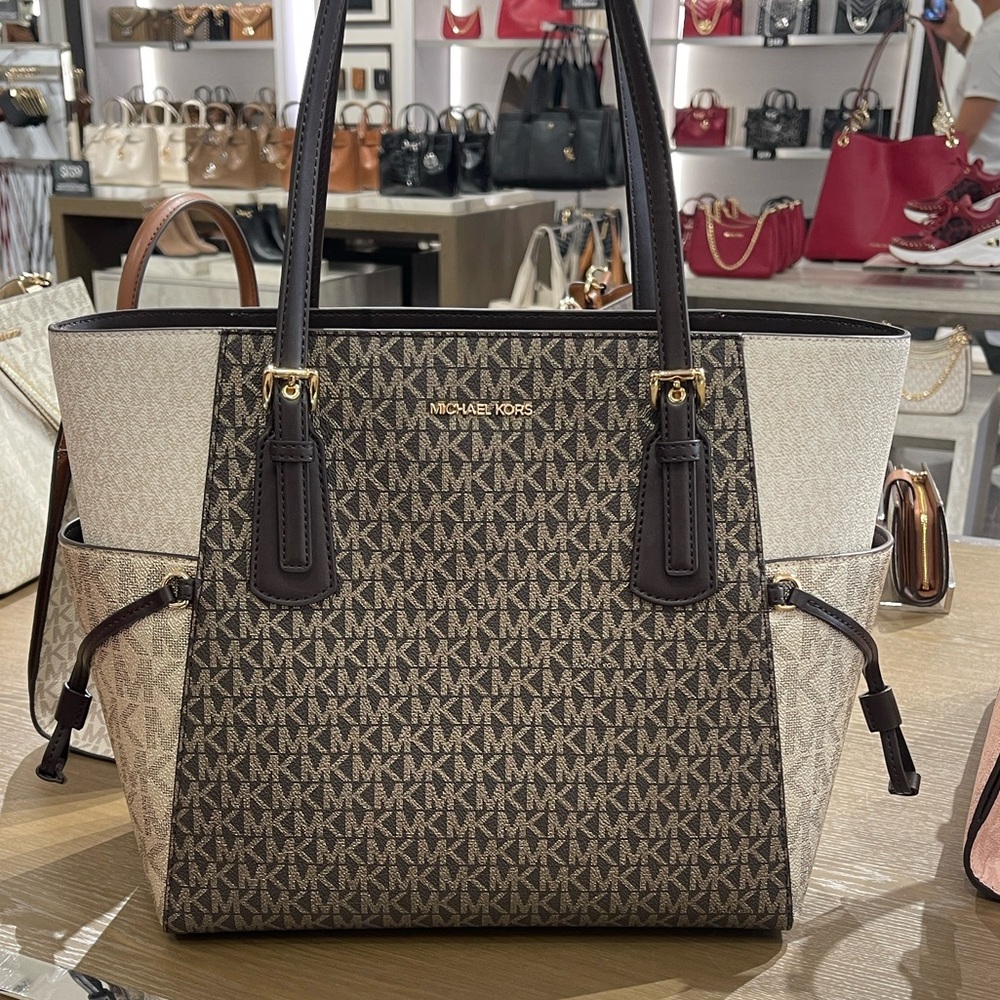 MICHAEL KORS Voyager Lg Color-Block Metallic Signature Logo EW Tote 
Brown 
NWT - Picture 8 of 16